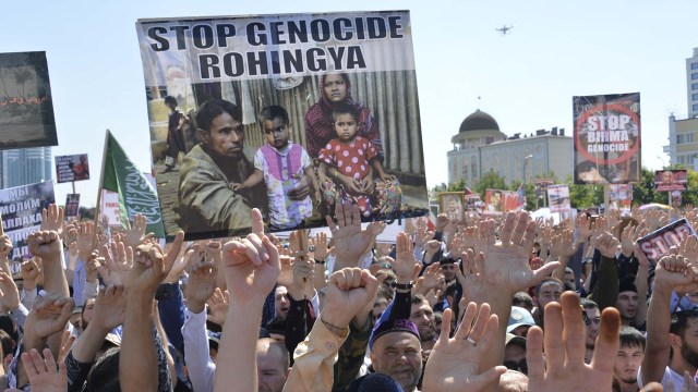 Warga Chechen yang membela warga Rohingya (Foto: REUTERS/Said Tsarnayev)