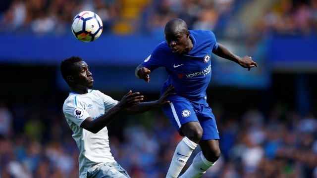 Bisakah Chelsea manfaatkan kelemahan Leicester? (Foto: Peter Cziborra/Reuters)