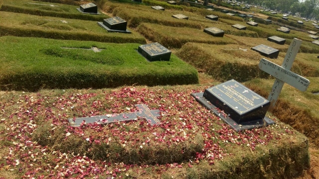 Makam Bayi Debora di TPU Tegal Alur  (Foto: Aria Pradana/kumparan)