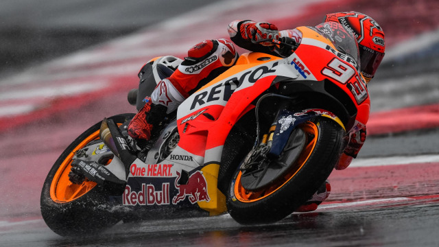 Marquez melesat di atas lintasan basah. (Foto: Moto GP)