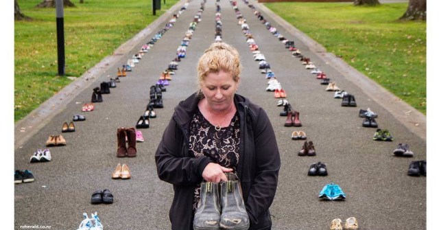 Aksi Jejer Sepatu Sebagai Kampaye Anti Bunuh Diri (1)