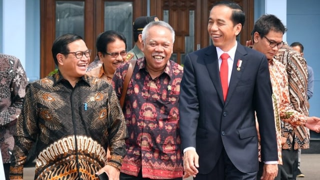 Pramono Anung, Basoeki Hadimoeljono, dan Jokowi (Foto: Laily Rachev - Biro Pers Setpres)