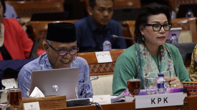 Agus Rahardjo & Basaria Panjaitan di DPR (Foto: Fanny Kusumawardhani/kumparan)