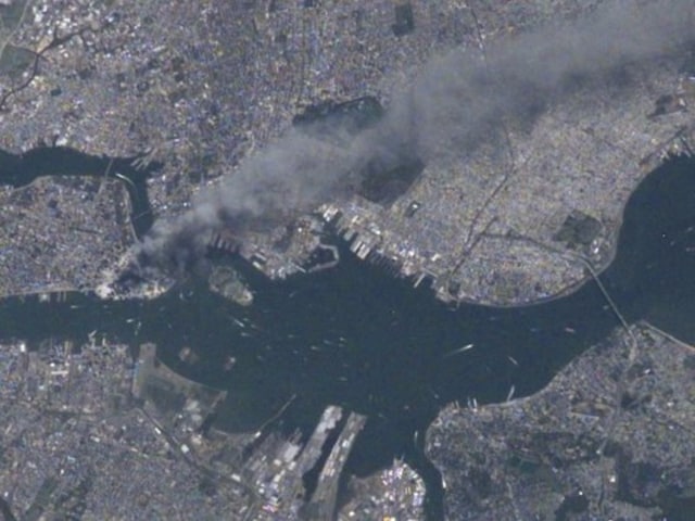 Ledakan 9/11 difoto dari ketinggian ribuan kaki. (Foto: NASA)