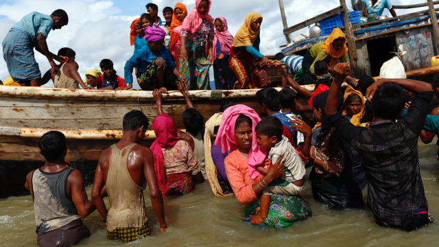 Pengungsi Rohingya melintasi Teluk Benggala (Foto: REUTERS/Danish Siddiqui)