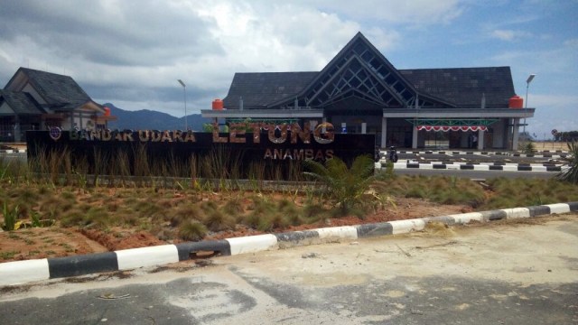 Bandara Letung di Kab. Kepulauan Anambas (Foto: Dok. Djoko Setijowarno)