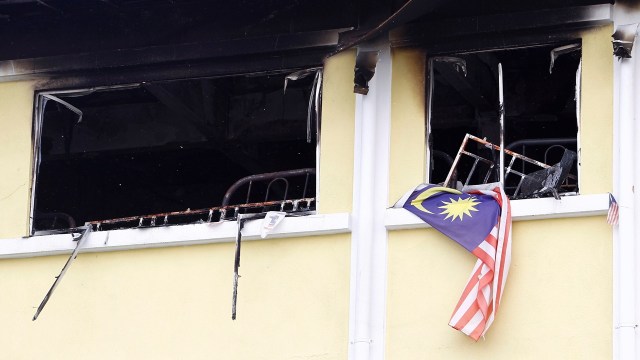 Pesantren di Kuala Lumpur, Malaysia terbakar.  (Foto:  REUTERS/Lai Seng Sin)