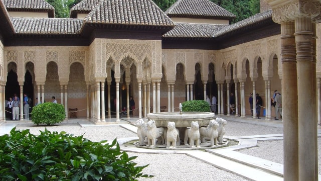 Taman Singa di Istana Alhambra. (Foto: Wikicommons)