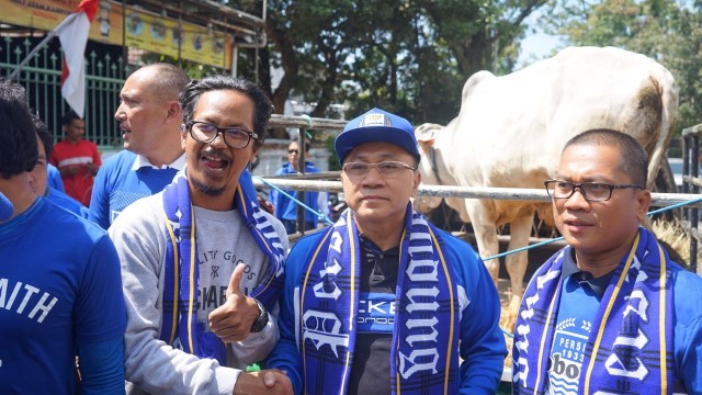 Zulkifli Hasan dengan Koordinator Viking Persib (Foto: Dok. PAN)