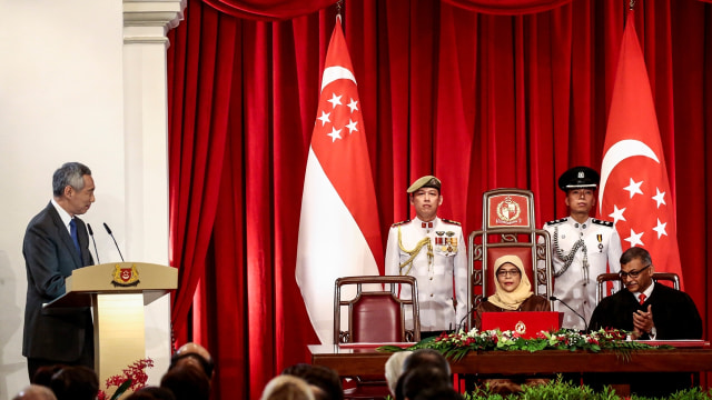 Lee Hsien Loong di inagurasi Halimah Yacob (Foto: REUTERS/Wallace Woon/Pool)