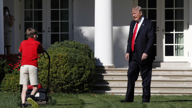 Frank Giaccio dan Donald Trump. (Foto: Associated Press)