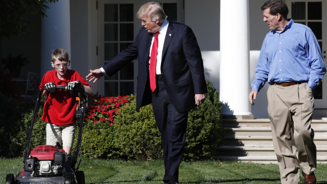 Frank Giaccio dan Donald Trump. (Foto: Associated Press)