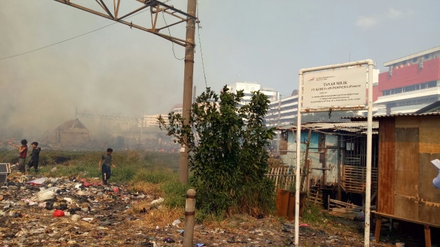 Kebakaran di belakang Alexis padam. (Foto: Adhim Mugni/kumparan)