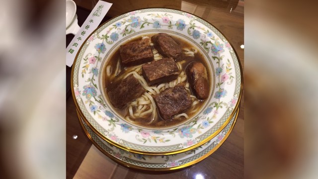 Sup mi daging sapi seharga Rp 4 Juta. (Foto: Instagram/maxinechiang)