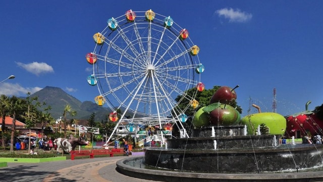 Alun-alun Kota Batu, Jawa Timur. (Foto: Instagram/@ndudmbem19)