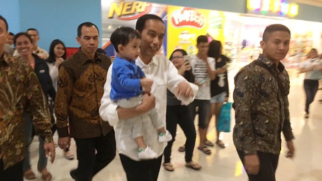 Jokowi dan keluarga di Mall Paragon Solo (Foto: Dok. Istimewa)