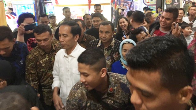 Jokowi dan keluarga di Mall Paragon Solo (Foto: Dok. Istimewa)