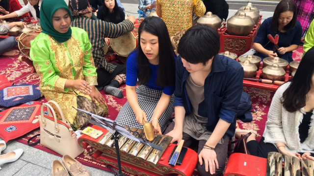 Kelas Gamelan bagi Warga Korea (Foto: M Aji Surya)