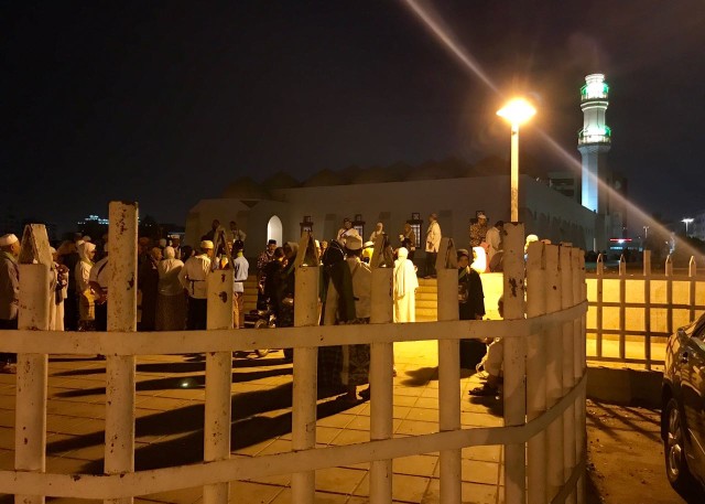 Masjid Kisas, Masjid Sederhana di Tepi Laguna (1)