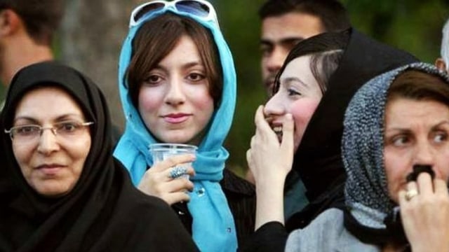 Perempuan Iran (Foto: Reuters)