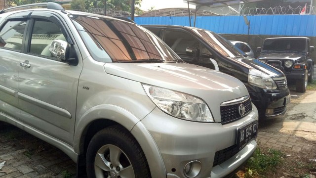 Mobil sitaan KPK yang akan dilelang hari Rabu (Foto: Adhim Mugni Mubaroq/kumparan)