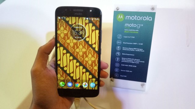Motorola Moto G5 Plus. (Foto: Jofie Yordan/kumparan)
