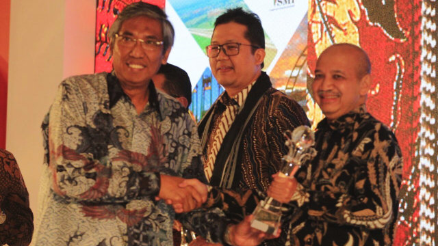 BNI Raih Penghargaan Annual Report Award (Foto: Dok. BNI)