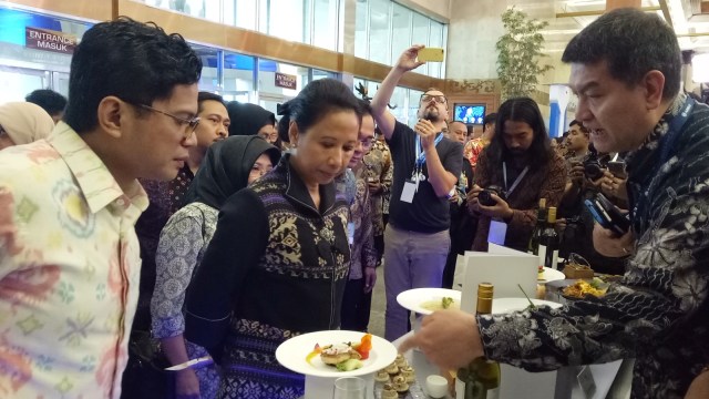 Rini Soemarno dan di Garuda Indonesia Travel Fair (Foto: Resya Firmansyah/kumparan)