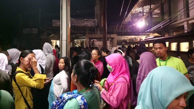 Penumpukan Penumpang di Stasiun Duri (Foto: Niken Nurani/kumparan)