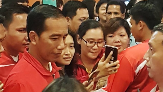 Jokowi di Mal Kelapa Gading (Foto: Instagram @mkglapiazza)