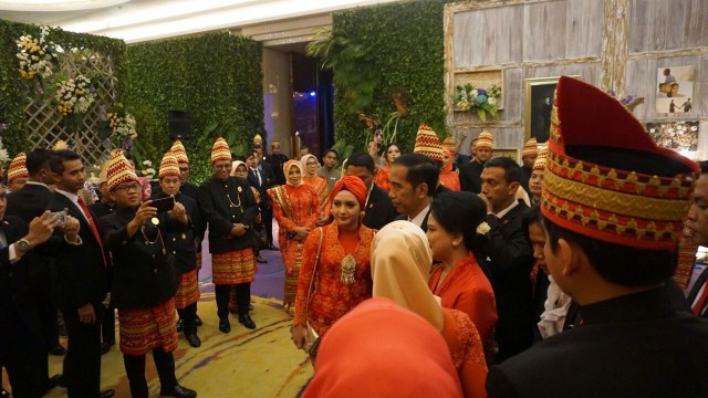 Jokowi di pernikahan  keluarga Zulkifli Hasan (Foto: Istimewa)