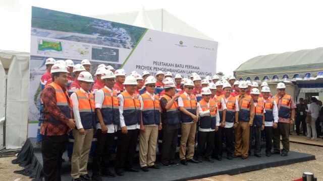Menteri ESDM meletakkan batu pertama proyek JTB (Foto: Diah Harni/kumparan)
