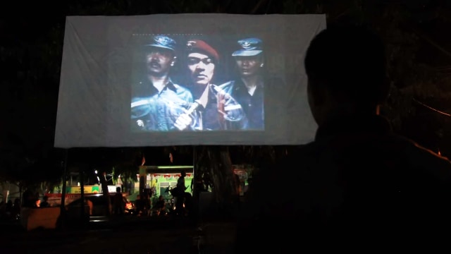 Nobar Film G30S/PKI di Aceh (Foto: Antara/Rahmad)