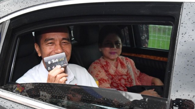 Jokowi resmikan ruas tol Bawen-Salatiga. (Foto: Biro Pers Setpres)