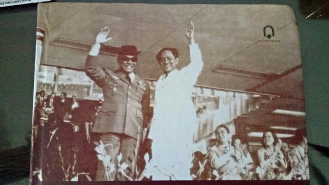 Cover buku “Indonesian Communism Under Sukarno”. (Foto: Anggi Kusumadewi/kumparan)