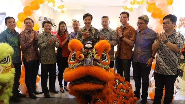 CEO Xiaomi Lei Jun resmikan Mi Store Bekasi. (Foto: Xiaomi Indonesia)