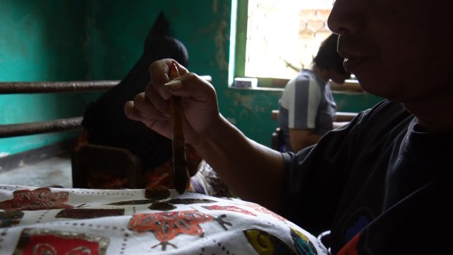 Proses Menembok Batik di Nakulo Sadewo (Foto: Ulfa/kumparan)