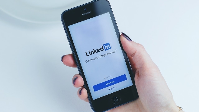 Aplikasi LinkedIn di iOS. Foto: StockSnap via Pixabay (CC0 License)