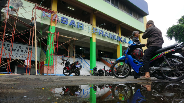 Pasar Pramuka ditutup. (Foto:  Aditia Noviansyah/kumparan)