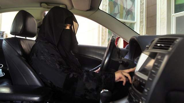 Perempuan Arab Saudi Menyetir Mobil (Foto: Reuters/Faisal Al Nasser)