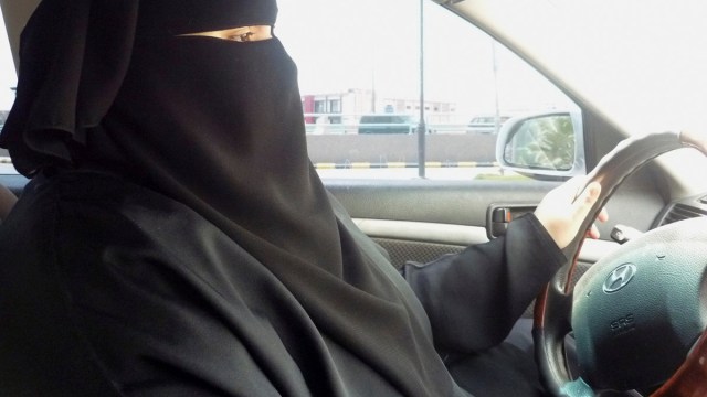 Perempuan Arab Saudi Menyetir Mobil (Foto: Reuters/Amena Bakr)