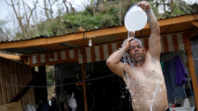 Badai Maria membuat Puerto Rico kekurangan air (Foto: REUTERS/Carlos Garcia Rawlins)