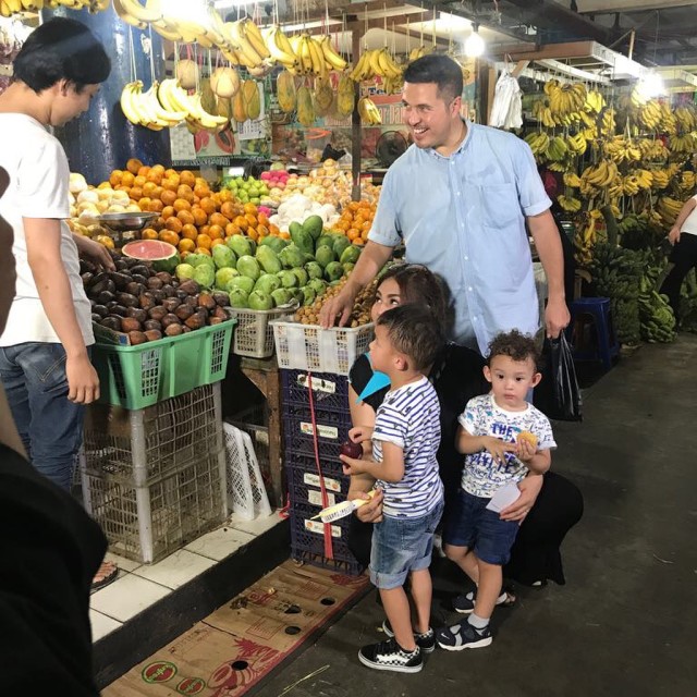 Ilustrasi mengajak anak ke pasar tradisional (Foto: Instagram/ @rifato)