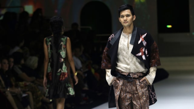 Wedari, koleksi batik Kudus terbaru Denny Wirawan (Foto: Fanny Kusumawardhani/kumparan)