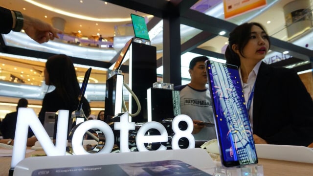 Penjualan perdana Galaxy Note 8 di Jakarta. (Foto: Aditia Noviansyah/kumparan)