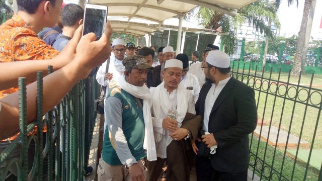 Perwakilan Massa Aksi 299 Masuk ke dalam DPR (Foto: Ainul Qalbi/kumparan)