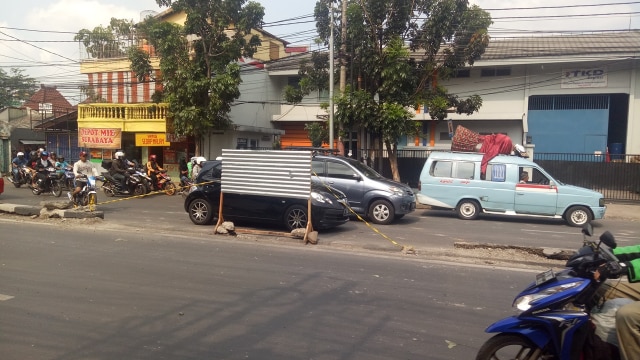 Pasca tawuran di Jalan Dewi Sartika. (Foto: Aria Pradana/kumparan)