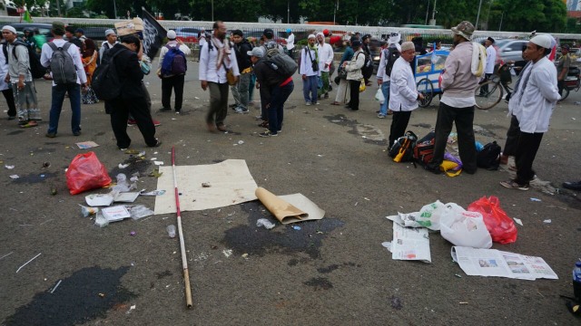 Sampah berserakan usai Aksi 299. (Foto: Aditia Noviansyah/kumparan)