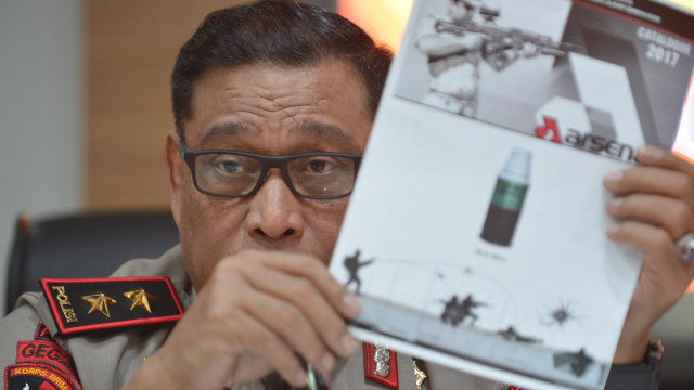 Penjelasan Senjata Tertahan di Soetta (Foto: Wahyu Putro A/Antara)