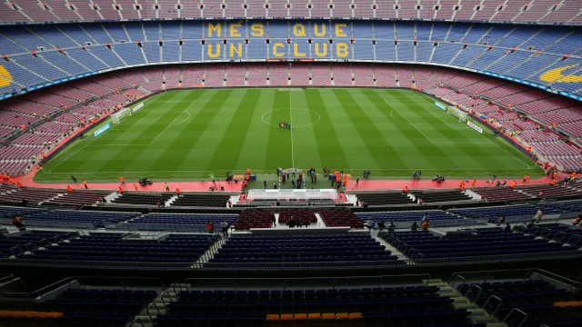 Camp Nou tanpa penonton. (Foto: REUTERS/Albert Gea)